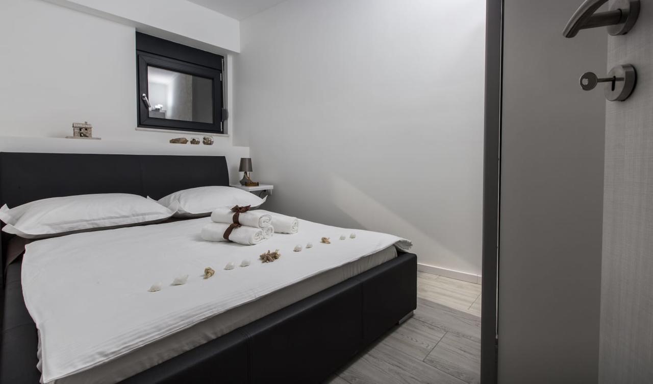 Villa Regina With Heated Pool And Sea View Marina Buitenkant foto